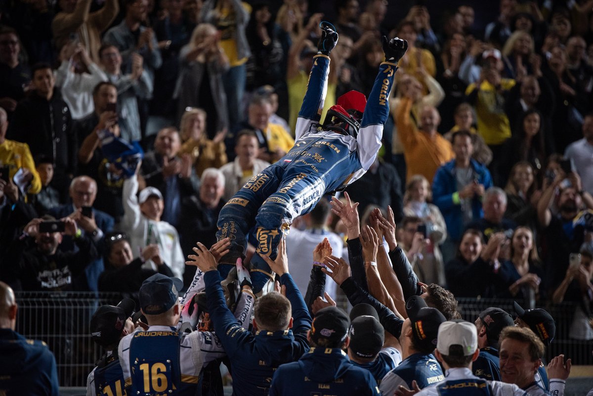 🙌 Po 13. biegu...radość po awansie <a href="/motorlublinpgee/">ORLEN OIL Motor Lublin</a> do finału

Fot. <a href="/ZKloskowska/">spod taśmy</a> 
#PGEEkstraliga