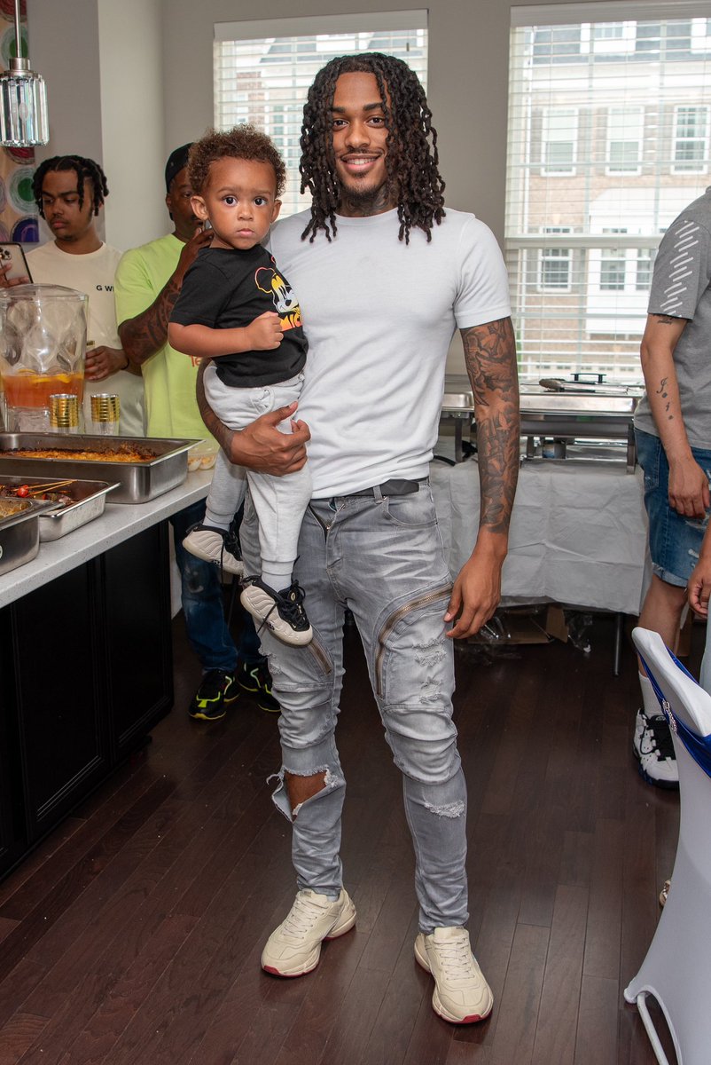 maegrandsonnn's tweet photo. call my son bronny he know his dad the goat 🐐❤️ https://t.co/jk1JlN2jPw