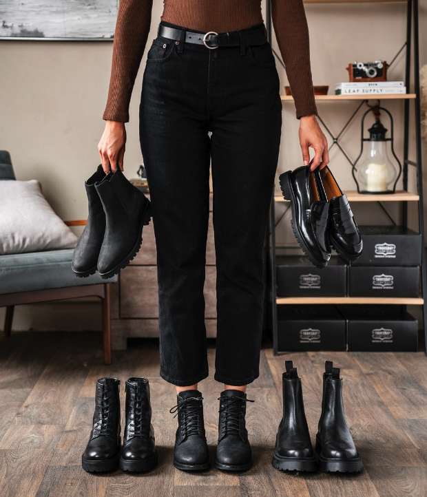 ThursdayBootCo's tweet image. It’s Almost Time 🍂🖤😉
📸: @ishgarrido
#ThursdayBoots #FallBoots #WomensStyle #BlackBoots