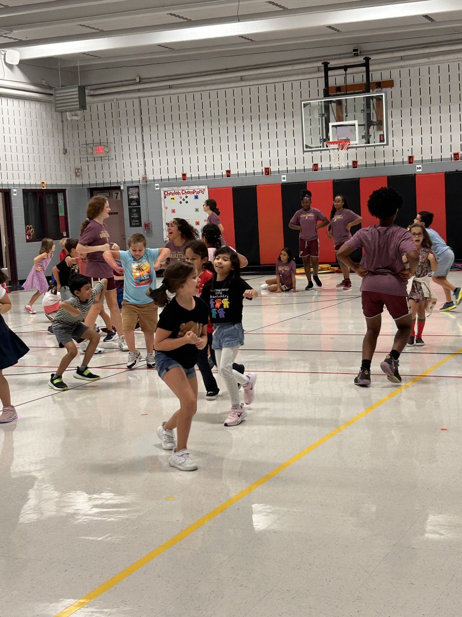 The Lady Chargers were able to welcome in the Middle Schoolers <a href="/HillwoodMS/">Hillwood</a> and got to participate in PE @ParkGlenES! Thank you for letting us be a part of your day!

#ChargerPride⚡️