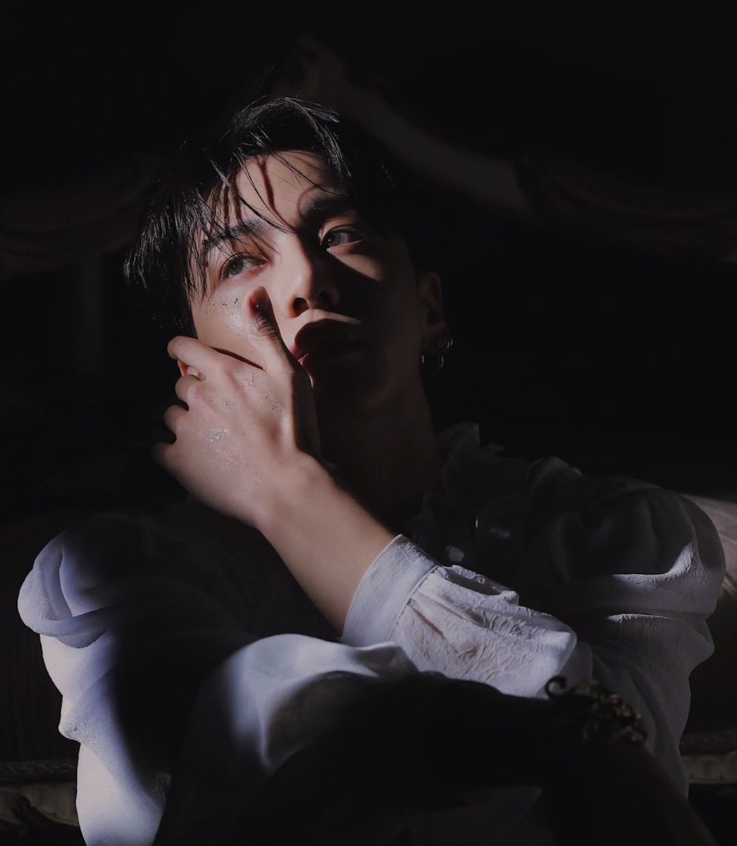 #taekookau where

Vampires Jeongguk and Taehyung can’t stand each other. But is that really the truth? 

🍷explicit
🍷 #taekook🔞, enemies to lovers, 1800s, top taehyung, bottom jk, murder mystery
🍷 5/8, 54k

archiveofourown.org/works/42966120…