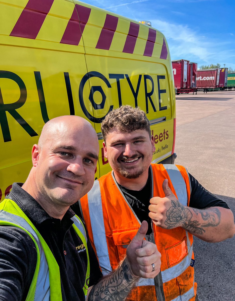 trucklifegb's tweet photo. When the tyre fitter arrives and I realise itβs Matthew, one of my Facebook followers π It was a pleasure to meet you in person and have a chat π¬ Thank you for getting me back on the road in no time ππ¨
Your an asset to #TrucTyre and very knowledgable π§ Stay safe out on the road and Iβll catch you soon ππ»
#HGV #Distribution #Haulage #Deliveringwinners #GregoryDistribution #Truck #TruckDriver #TruckLife #InstaTruck #LorryLife #Lorry #LorryDriver #TrucTyre #Tyre #Breakdown #VehicleChecks #Defect