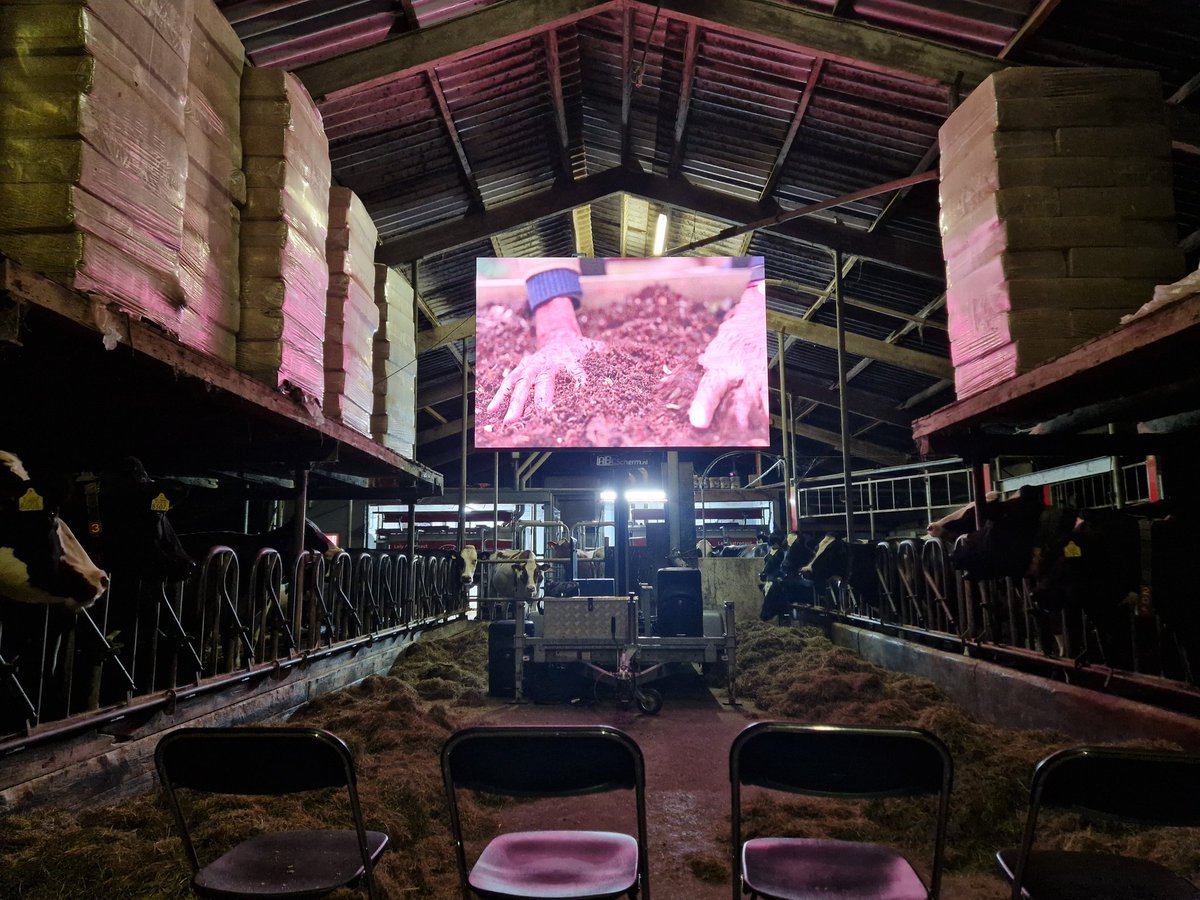 HeleenLansink's tweet photo. Movienight @sixinchessoil in a beatifull scenery; the dairyfarm of @XanderBeks !!
@NuffieldFarming #NuffieldNL https://t.co/mf8r1toxgn