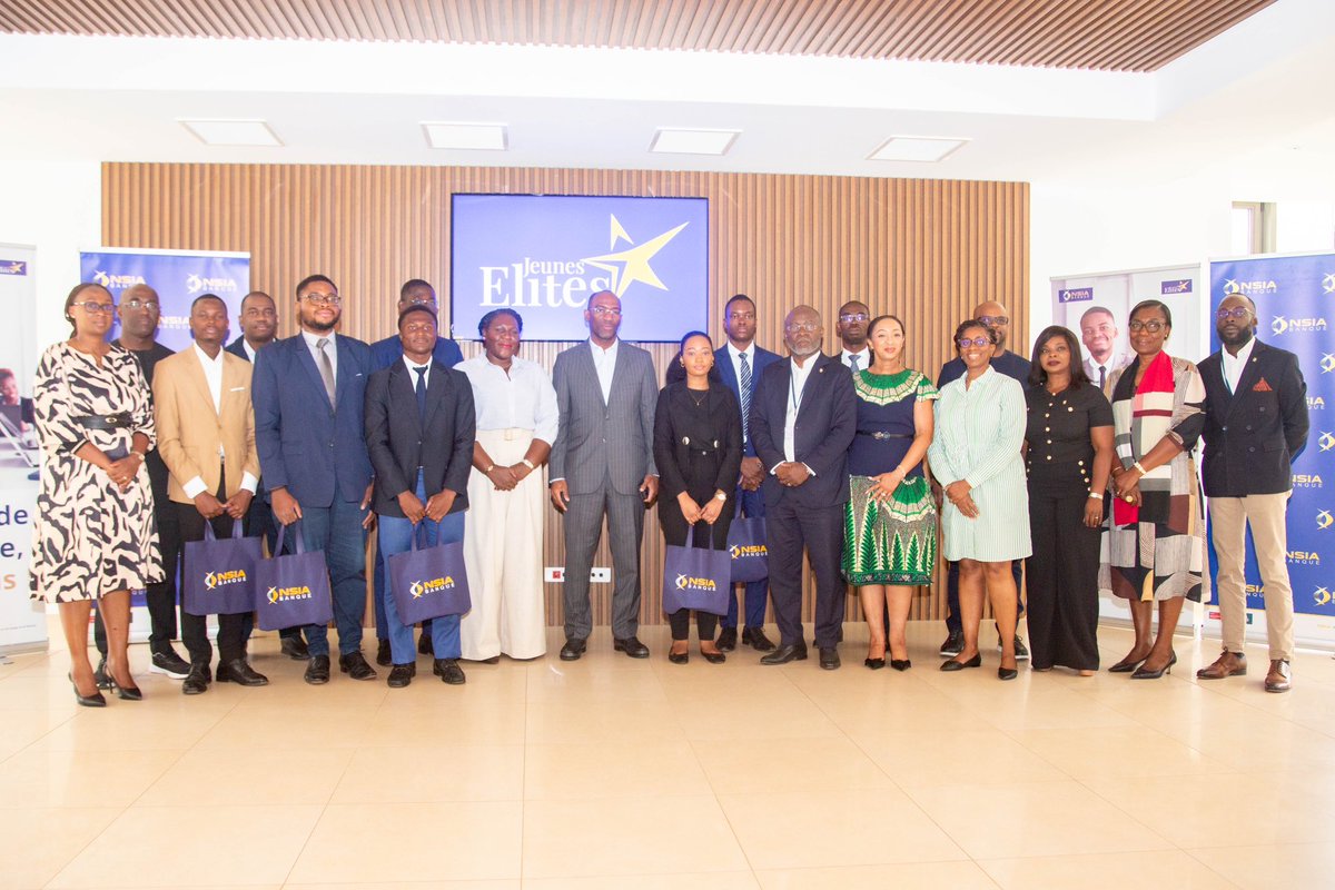 LeonceYace's tweet photo. Le Programme Jeunes Élites, lancé le 5 août dernier par #NSIABanqueCI a accueilli ses 6 premiers lauréats ce matin, à l’occasion d’une cérémonie d’onboarding et d’intégration intitulée ‘Akwaba’.
Avec un total de plus de 300 candidatures reçues, cette première édition du Programme Jeunes Élites a connu un franc succès. Notre Banque est très fière de pouvoir offrir aux jeunes diplômés Ivoiriens et de la diaspora l’opportunité de démarrer une carrière dans le secteur bancaire.
Je sais toute la rigueur et l’abnégation que demandent la poursuite d’études supérieures. C’est pourquoi je suis d’autant plus fier de contribuer à la valorisation de l’excellence à travers cette initiative.