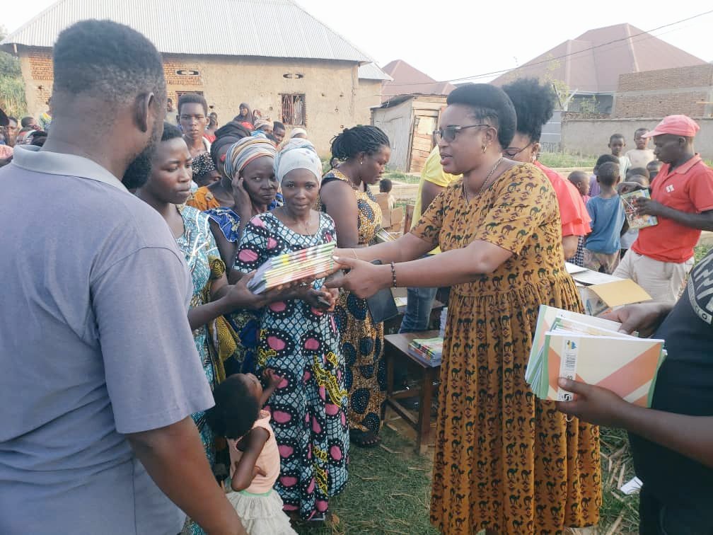 CommuneMuha's tweet photo. Amakaye 2 100 niyo yahawe kumusi w'ejo itari 12/9/2024, abana 210 namusitanteri wa komine @CommuneMuha #DevoteNdayisenga bomuri yamiryango yahura n'ikibazo c'imyuzurira y'ikiyaga #Tanganyika hamwe n'uruzi #Kanyosha. Umwana umwe yaronka amakaye 10. 
#Muha
@BurundiGov 
@MairieBuja https://t.co/SkCjQnc22e