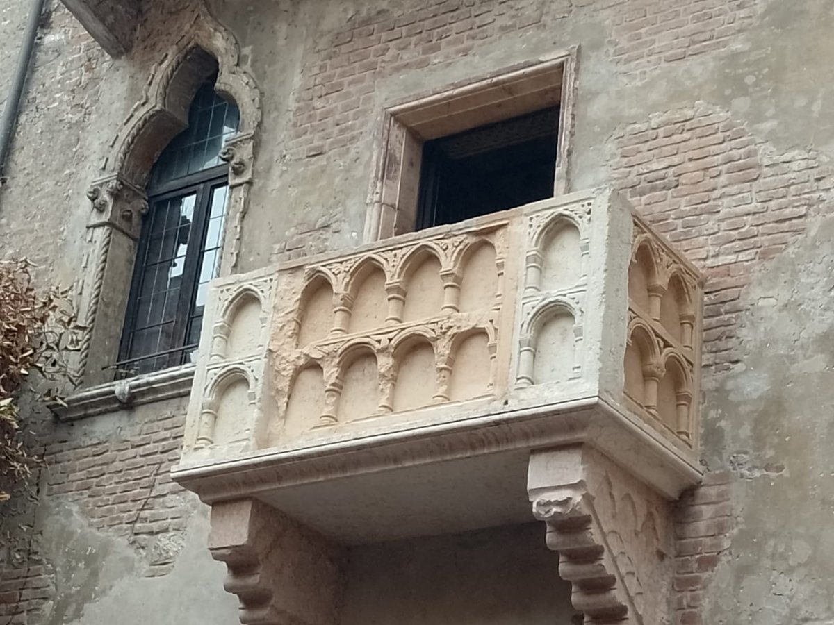 iggy_owl's tweet photo. Day trip to Verona another lovely city more stunning views https://t.co/Ki9x2jbN7x