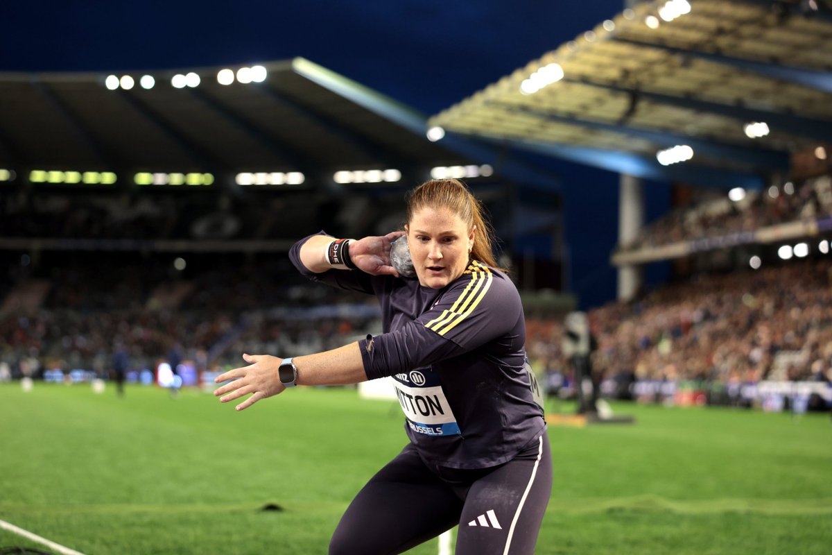 20.25m!!🔥🔥

Sarah Mitton 🇨🇦 uncorked a big 20.25m to win the women's Shot Put Diamond League title in Brussels!

She beat World Champion Chase Jackson 🇺🇸 who threw 19.90m, while Olympic Champion Yemisi Ogunleye 🇩🇪 was 3rd with 19.72m.

📸 <a href="/Diamond_League/">Wanda Diamond League</a>