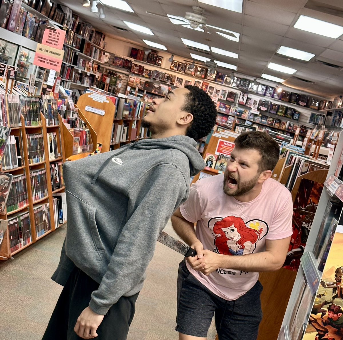 oxfordcomics's tweet photo. Happy Friday the 13th 🩸🩸 Enjoy 13% off all day on your favorite horror comics! Use code: OX13th https://t.co/BlKOKeisFp