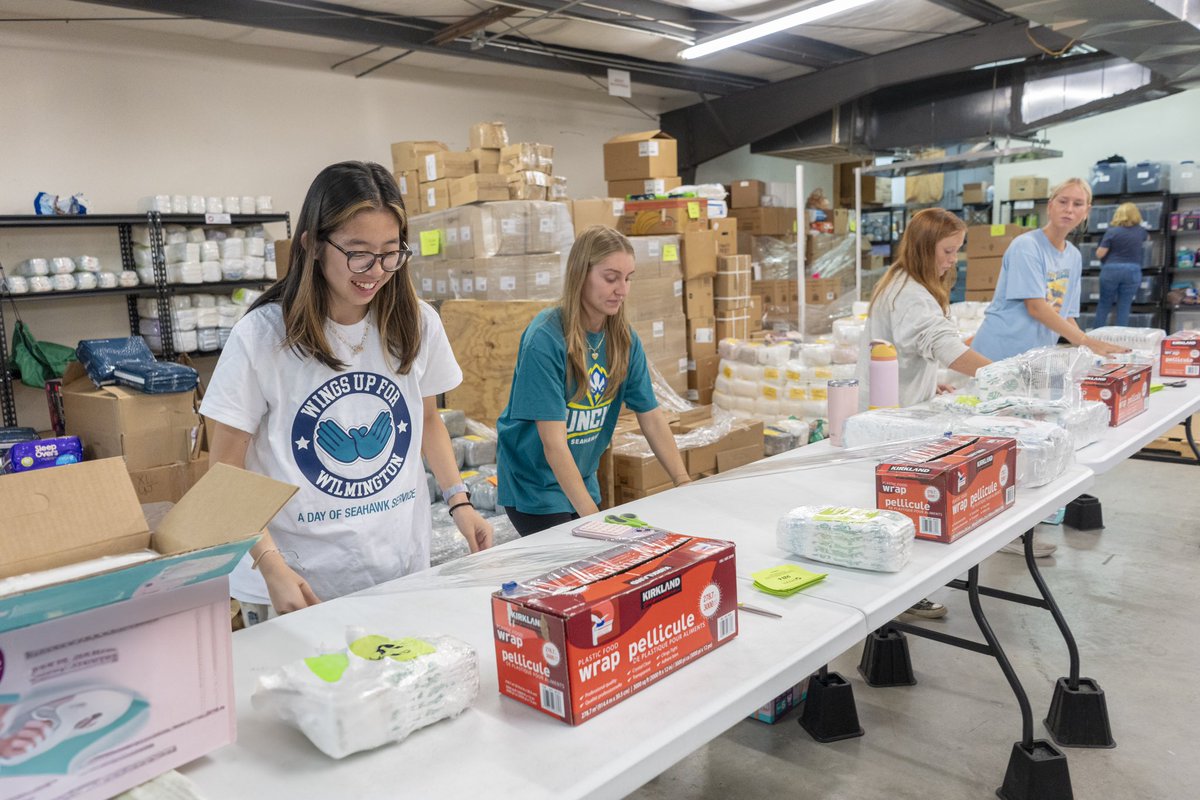 ☑️ Nearly 300 Seahawks
☑️ 16 locations across Wilmington 
☑️ 1 incredible day of giving back to our community 

Wings Up for Wilmington succeeded in providing us yet another opportunity to appreciate the spirit of giving 😍👐