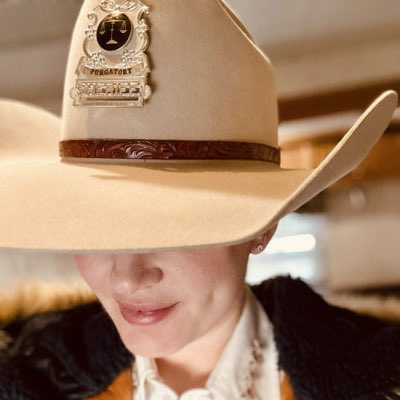 KatBarrell's tweet photo. Glowup for the chapeau 🥰 #SheriffNicoleHaught #WynonnaEarpVengeance @Tubi https://t.co/La4iliD3eP