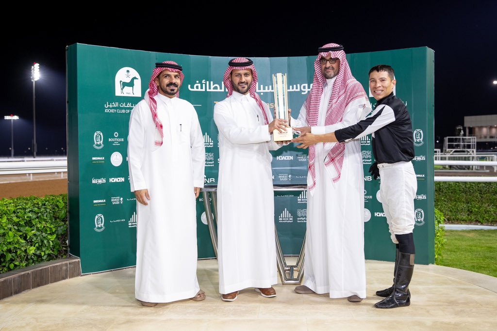 اللهم لك الحمد 

بطل كأس الطائف للسرعة ( رياض سنترال ) 🏆

الف مبروك 
للمالك / عبدالله التويجري 
والمدرب / ممدوح آل علي

والقادم أفضل باذن الله 🤍