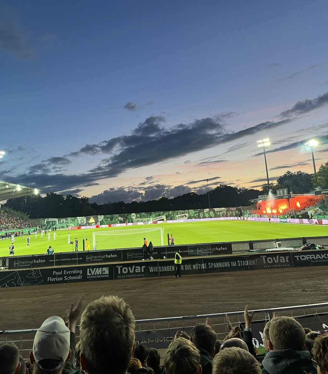 GOATmann17's tweet photo. 10 Mal da, 10 Mal hat der SCP nicht verloren. Vorwärts SCP! #SCPPAD
PS: Wer holt mir jz 2 Karten gegen GE? Bringe euch ja scheinbar Glück💪🏻 https://t.co/6WvfXu87Lz
