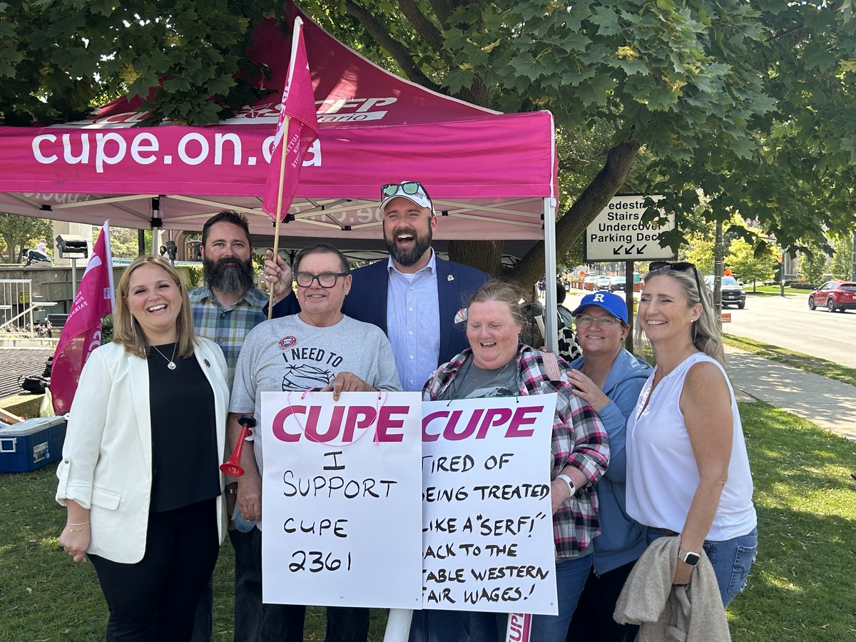Today, we joined the striking CUPE Local 2361 workers who keep the University of Western campus clean and safe at their community rally. Great turnout from the London community, showing the striking CUPE Local 2361 workers that they got their back.✊🫶
#OnLab #OnPoli