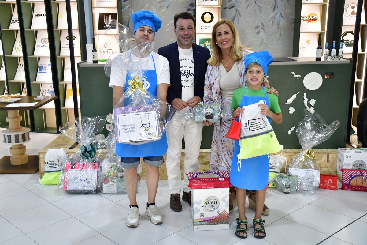 🚜 FEMA 2024 🚜 | Momentos del VIII concurso Pequechef del AOVE celebrado esta tarde en el espacio showcooking de la feria.