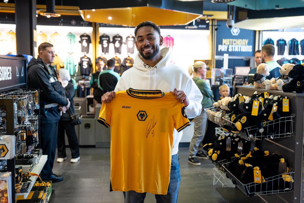 To celebrate <a href="/mathcunha20/">Matheus Cunha</a> receiving his number 🔟 shirt, we’re giving away a shirt signed by the man himself! 🇧🇷

All you have to do to be in with a chance of winning is like, retweet and let us know your favourite Cunha moment so far! 🐺

Entries end on Tuesday at 9am ⏰