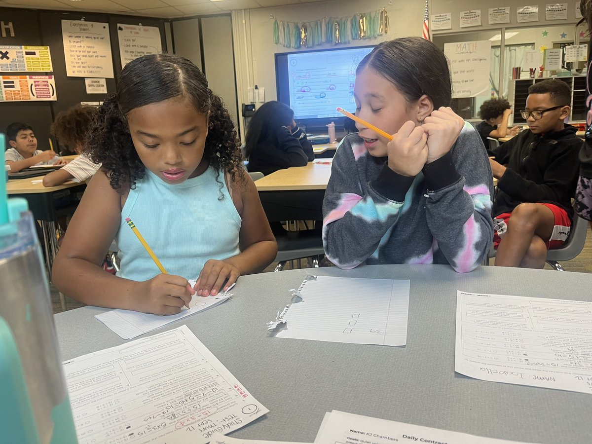 MrsR_In5th's tweet image. Some of the best moments as a teacher are seeing friends teaching one another and students working hard! @Slate5th #itsworthit #theslate #mathclass