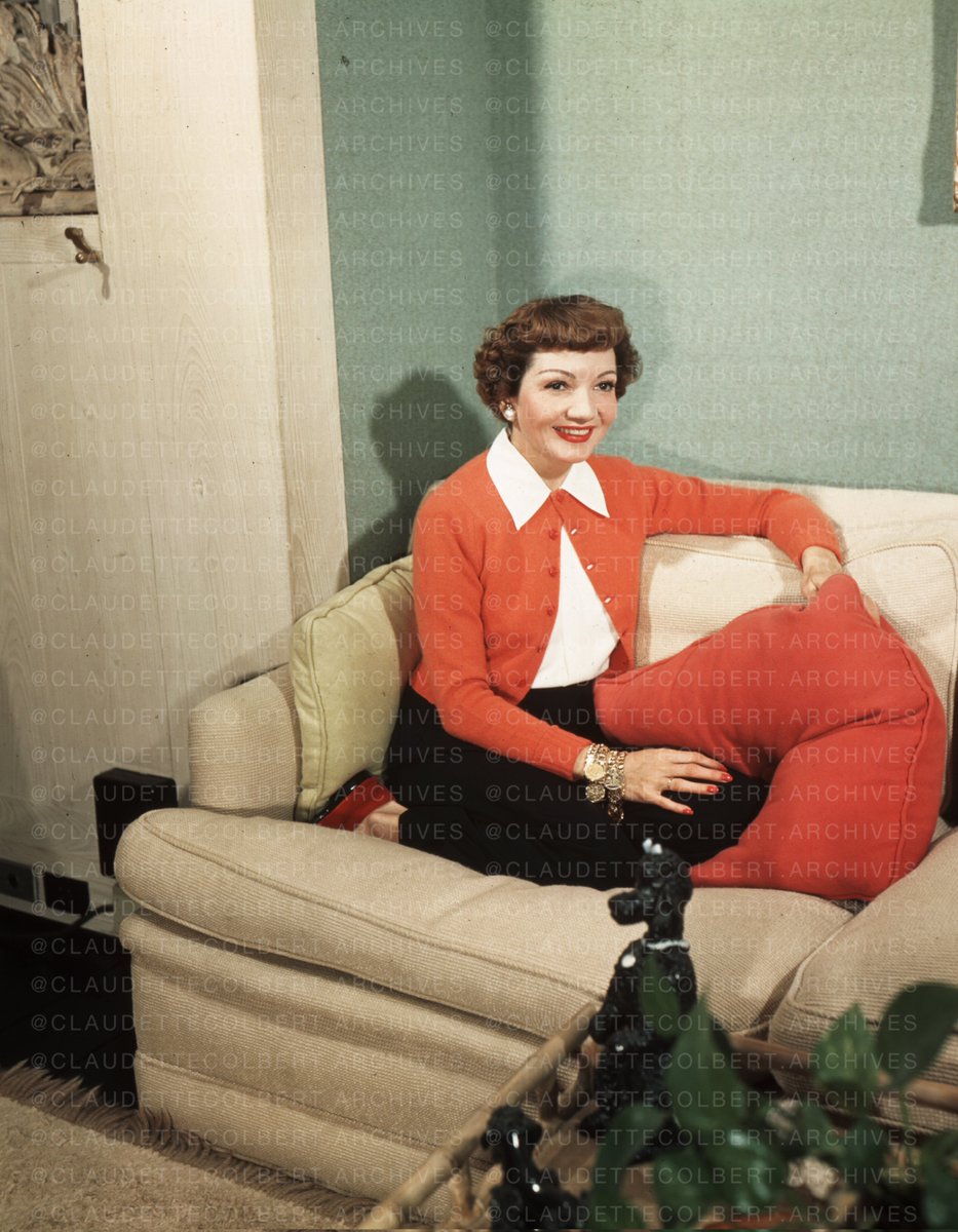 CColbertarchive's tweet photo. “Let me tell you something about growing old... Even you find it rough going you're much better off doing something.”

Celebrating Claudette Colbert who was born on this day!✨
📸: From my private collection 

1/4 https://t.co/GvLVDQYrVp