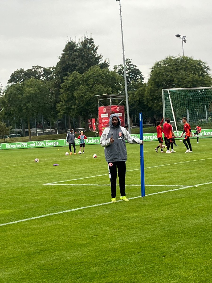 CoachTunda's tweet photo. A great opportunity to learn and grow in the world of football, the classroom shows what we are going to do in pitch training 
. Fortuna Düsseldorf! 🔴⚪️
⚽🙌 
@TzFootballers 
@prosperbartha 
#coachforsuccess https://t.co/N9QMJFxM2C