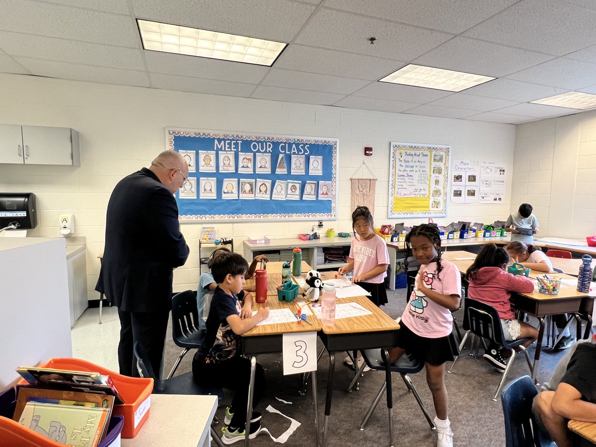 SuptDuran's tweet image. Even though my visit to Hoffman-Boston was short as the school day was ending, I enjoyed seeing a classroom where students were hard at work learning how to tell time. #APSisAwesome #OneTeamOneAPS @HFBAllStars