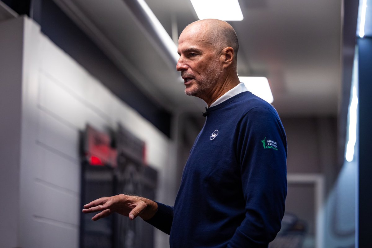 GSAthletics_MBB's tweet photo. Good to have Jay Bilas stop by practice today 🐐

#HailSouthern | @JayBilas https://t.co/ZQwsJQ4i0Z