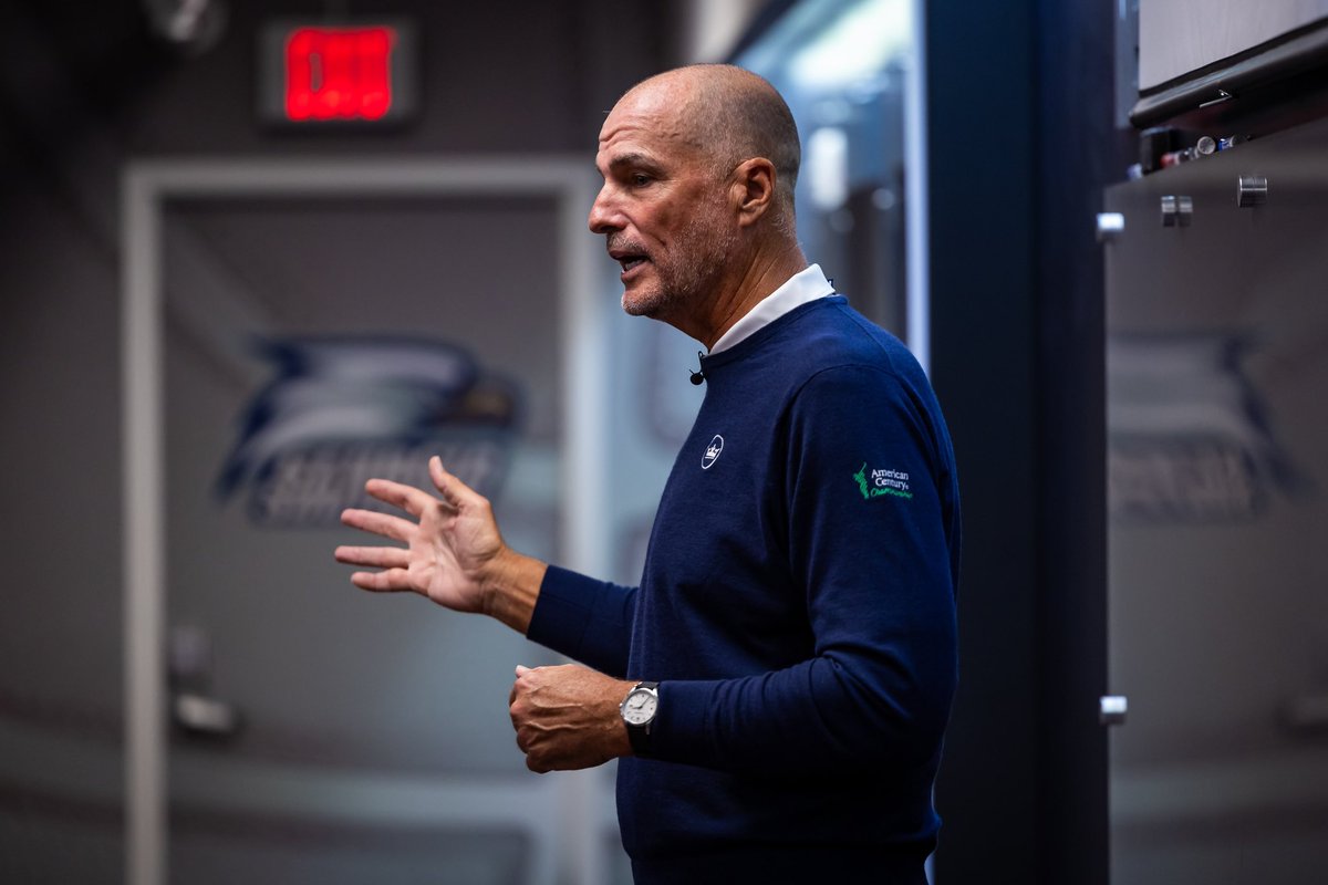 GSAthletics_MBB's tweet photo. Good to have Jay Bilas stop by practice today 🐐

#HailSouthern | @JayBilas https://t.co/ZQwsJQ4i0Z