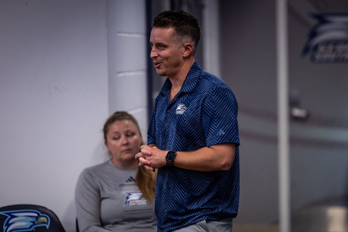 GSAthletics_MBB's tweet photo. Good to have Jay Bilas stop by practice today 🐐

#HailSouthern | @JayBilas https://t.co/ZQwsJQ4i0Z