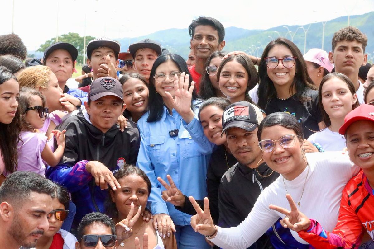 Jpsuv aragua celebró su 16to aniversario

La Juventud del Partido Socialista Unido de Venezuela (JPSUV) Aragua se movilizó hasta Caracas para celebrar sus 16 años conformándose en la Generación de oro y como hijos de la Patria de Bolívar y Chávez.

#Aragua