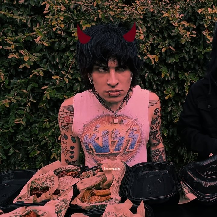 emozyns's tweet photo. bros up to no good https://t.co/9oxdw32Ozk