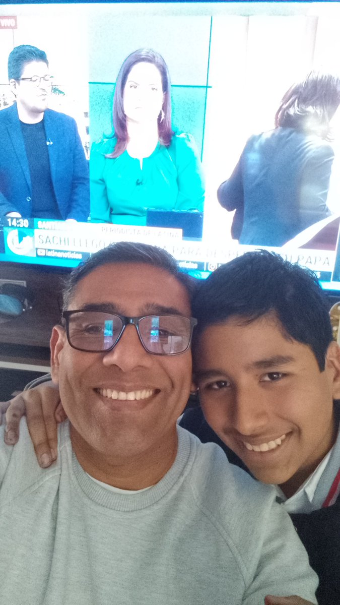 RobertoGonchi's tweet photo. #TuFotoXLatina Con Gonzalo llegando del cole viendo Latina https://t.co/11S26VvQjW