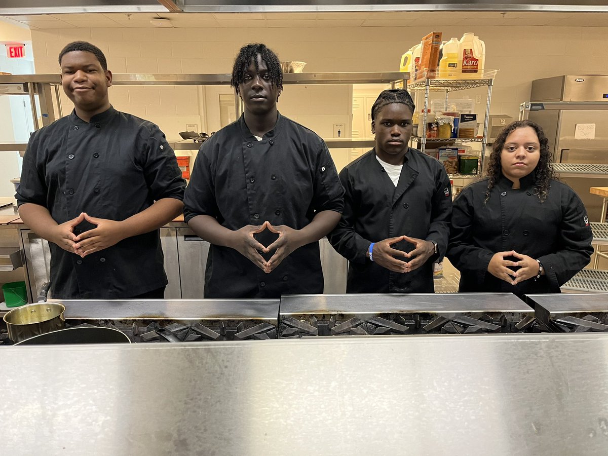 RooseveltCTE's tweet photo. Congratulations to 4 Culinary Arts @NAFCareerAcads chefs who were selected to participate in the @MarriottBonvoy + @OSSEDC Industry Engagement Student Experience. Each visit includes guided tours, informal discussions with leadership teams during lunch, and a Q&amp;A session. https://t.co/LEbr5wqQbk