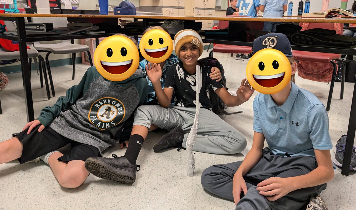 MmeSMacDonald's tweet photo. Un défi de #STEM pour terminer la semaine. Les équipes ont essayé de construire la plus grande tour, la Tour Penchée de Pisa, et le Sphinx des cartes recettes avec nos amis de 6-6. @_mmedrake @RmsMiddle https://t.co/w5PcLNvHOP