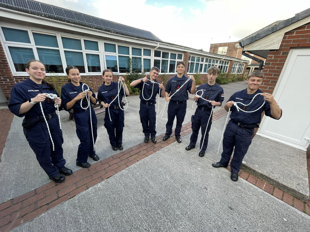 Cadets from the RN Section getting to grips with their bowlines! Thanks to Hemisphere Rigging for the ropes! <a href="/RoyalNavy/">Royal Navy</a> <a href="/rncadetforces/">Royal Navy Cadet Forces</a> #helesschoolccf