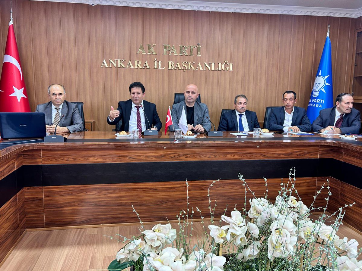 Ekonomi İşlerinden sorumlu İl Başkan Yardımcımız <a href="/kenankanbr/">Kenan Kanbur</a> başkanlığında, İl Tarım ve Orman Müdürü Sn. Bülent Korkmaz ile İl Müdür Yardımcılarımızın sunumuyla Tarım ve Orman Bakanlığımızın “Türkiye Üretim Planlaması “ isimli programının tanıtım ve istişaresi gerçekleştirildi.