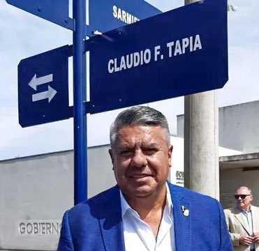 VSportsTM's tweet photo. Claudio Tapia, presidente de la AFA ⚽️🇦🇷,  fue reconocido con una calle con su nombre en Sargento Cabral, localidad de Santa Fe.

📸 MDZ https://t.co/aG2eIftPzC