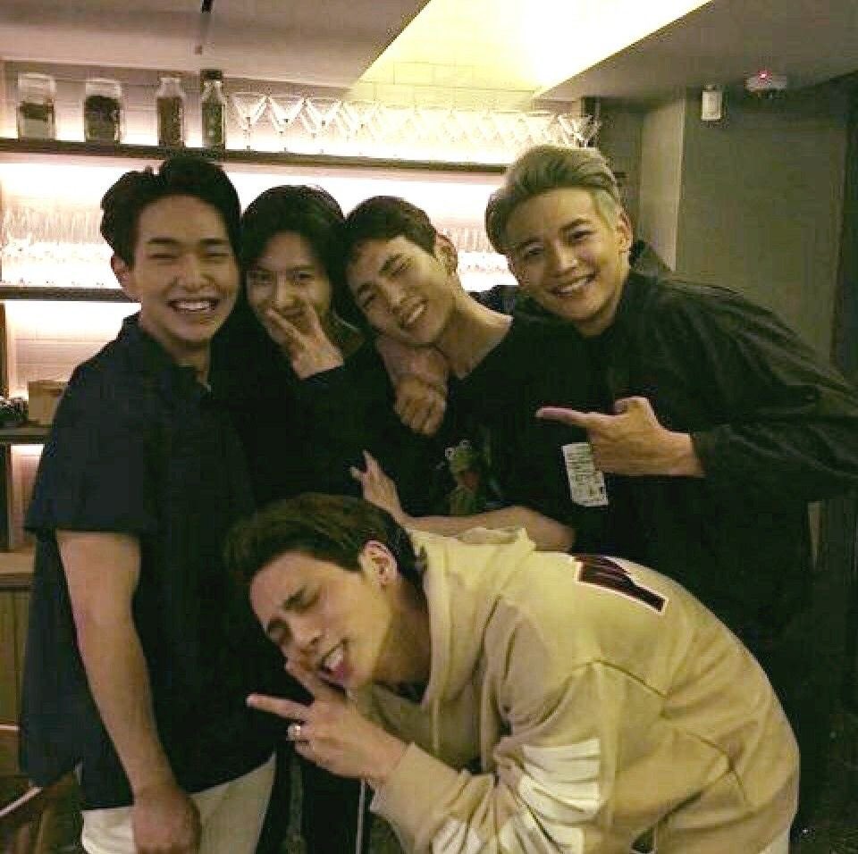 부숭 tweet media