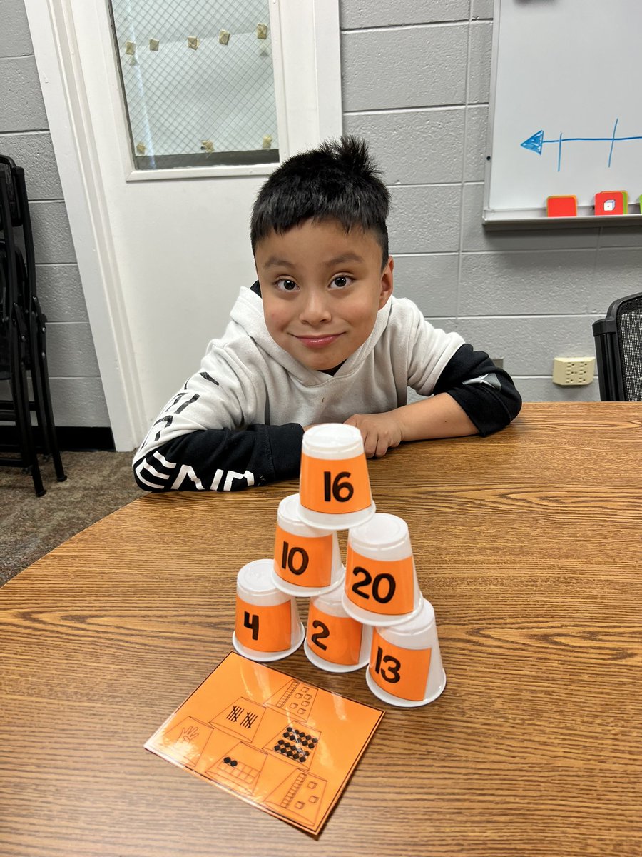 TomlinsonMary14's tweet image. We ended our week playing subitizing games! #mathbrain #fabulousfirsties