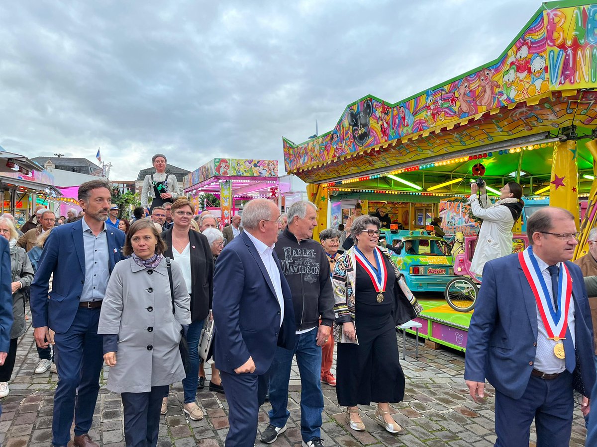 A_Linkenheld's tweet photo. #weekend #frites 
Pour bien préparer la #braderie de #Lille, j’ai d’abord participé à la 
la fête de la pomme de terre … à #Dechy 🥔 !
Merci au Maire Jean-Michel Szatny et à son équipe pour leur bel accueil à cette 2️⃣8️⃣e édition autour des manèges, saveurs et chants locaux 👩‍🌾🍟. https://t.co/pV6hsOrnTr