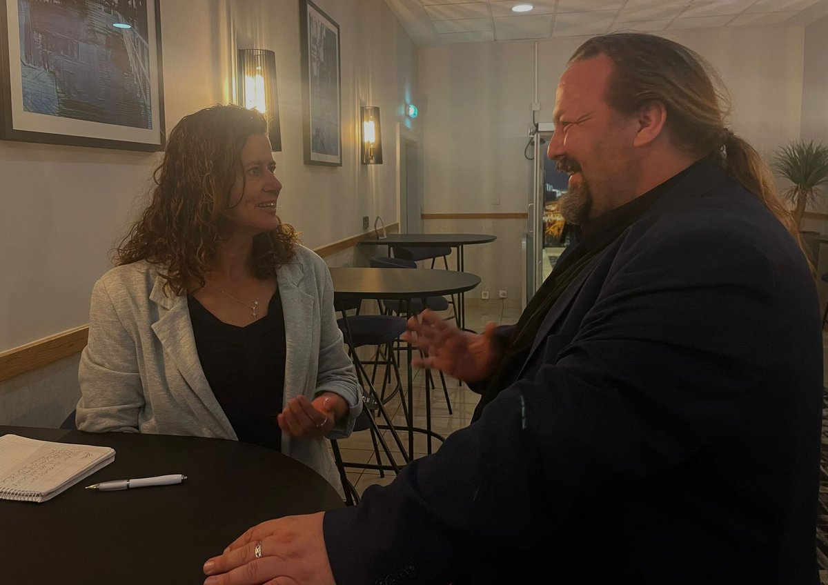 Vince Maple #ProudToBeMedway (@vincemaple) on Twitter photo Great to catch up with <a href="/clairekholland/">Claire Holland</a> who I was pleased to vote for in Local Government <a href="/UKLabour/">The Labour Party</a> NEC elections along with <a href="/PWheeler56/">Peter Wheeler</a> - I know if elected they will be a strong voice for our near 7,000 councillors.
The vote closes Midday Tuesday - make sure you have your say. Great to catch up with <a href="/clairekholland/">Claire Holland</a> who I was pleased to vote for in Local Government <a href="/UKLabour/">The Labour Party</a> NEC elections along with <a href="/PWheeler56/">Peter Wheeler</a> - I know if elected they will be a strong voice for our near 7,000 councillors.
The vote closes Midday Tuesday - make sure you have your say.