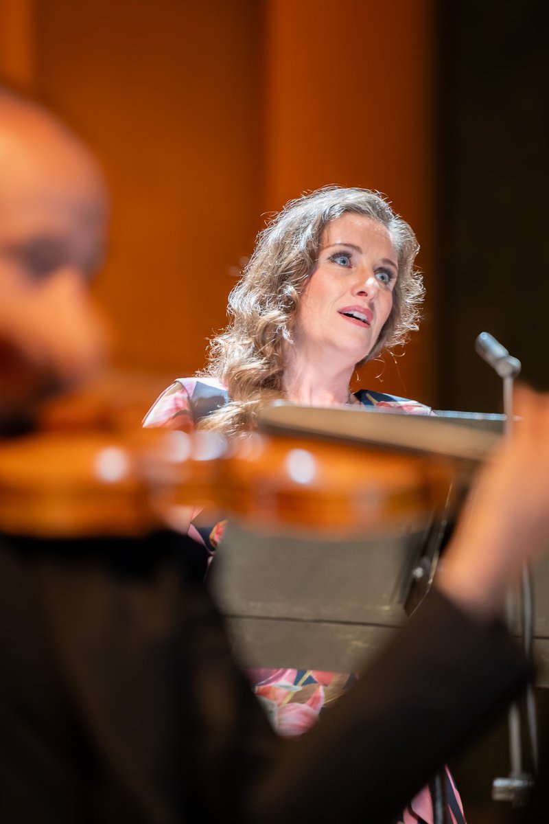 Ensemble intercontemporain (@ensemble_inter) on Twitter photo Elsa Benoit interprète la partie chantée
du dernier mouvement de la Symphonie n.4. La voix de la soprano s’unit à celles de tous les solistes donnant une nouvelle dynamique concertante.
@ElsaBenoitSopra <a href="/PBleuse/">Pierre Bleuse</a> <a href="/philharmonie/">Philharmonie de Paris</a> Elsa Benoit interprète la partie chantée
du dernier mouvement de la Symphonie n.4. La voix de la soprano s’unit à celles de tous les solistes donnant une nouvelle dynamique concertante.
@ElsaBenoitSopra <a href="/PBleuse/">Pierre Bleuse</a> <a href="/philharmonie/">Philharmonie de Paris</a>