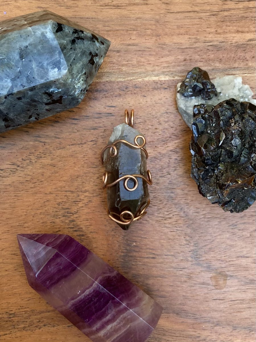 happy Friday the 13th! i still have some spooky pendants available🖤✨