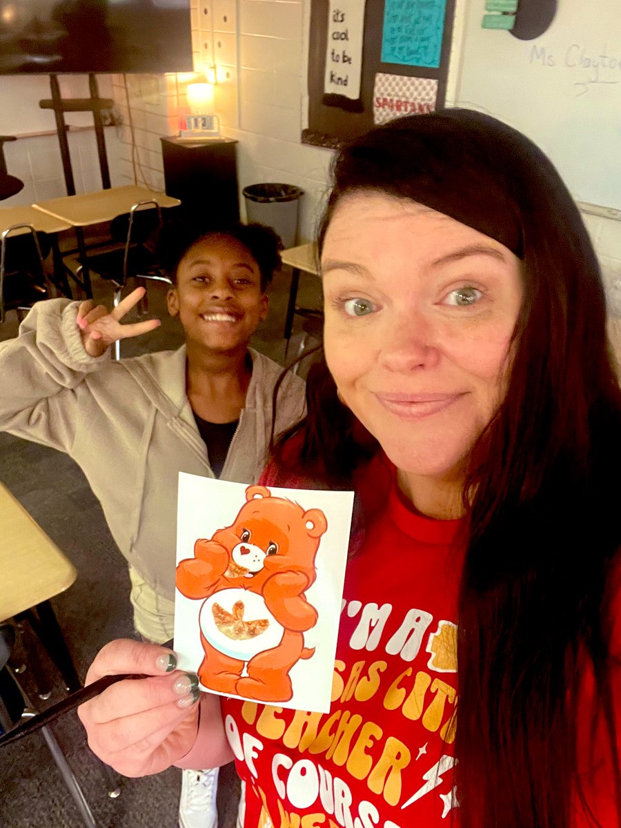 MsDonovan2026's tweet photo. It was a happy Friday when I got this little cute picture in my mailbox. Thanks @EmilyELA0127 https://t.co/nyeNh2QzM6