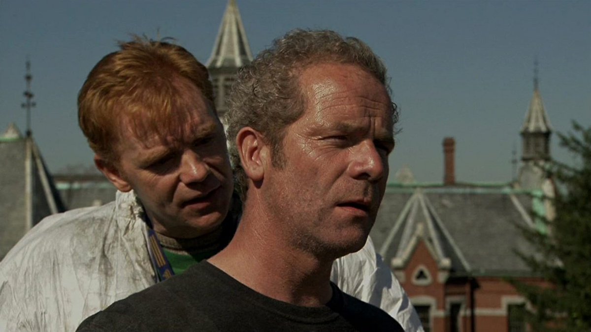 fervargasIII's tweet image. #Session9 El hospital es el gran protagonista de esta excepcional peli, con su amenazante fachada, sus ventanas rotas, sus largos pasillos abandonados, las habitaciones con camisas de fuerza, utensilios quirúrgicos, sillas de ruedas y archivos con  fotos de gente que sufrió allí