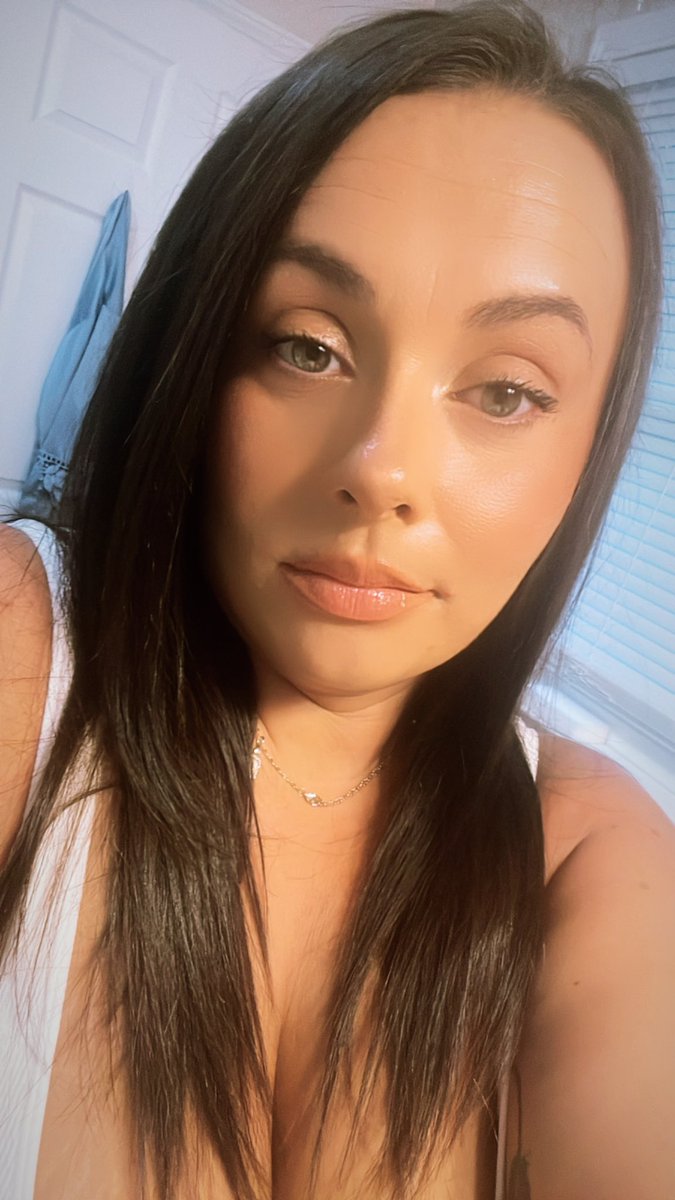 yourownerbritty's tweet photo. Who is buying dinner with the girls tonight? 

Cashapp $drinkswithbritt https://t.co/laR2MBcNqJ