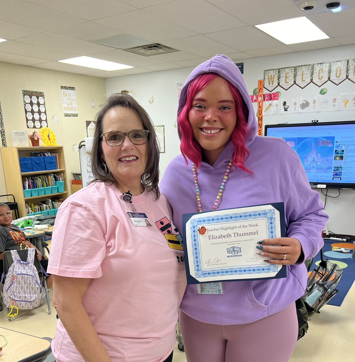 adecantu7's tweet image. 🙌🏻🙌🏻Congratulations to our Teacher Highlight of the Week ⭐️💥 Elizabeth Thummel, 3rd grade teacher at Frank Macias Elementary. #YouMakeUs #HomecomingWeek #ClintISD