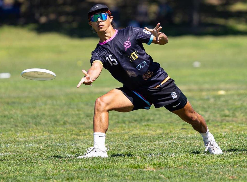 classyultimate's tweet image. Do you want disco ball booty shorts?

Do you want fits so good you choose to wear darks when it’s 100 degrees out?

Do you want to support a Bay Area team with the perfect mix of chill and competitive vibes?

Visit our fan store and join the Classy Family! beultimate.com/collections/sa…