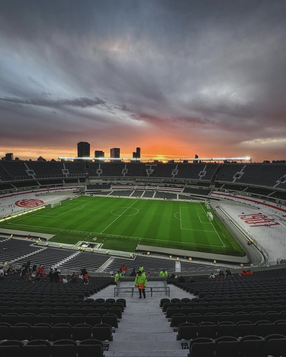 Gonzacarp_09's tweet photo. Nuestro estadio es un escandalo https://t.co/2i4Lag718B