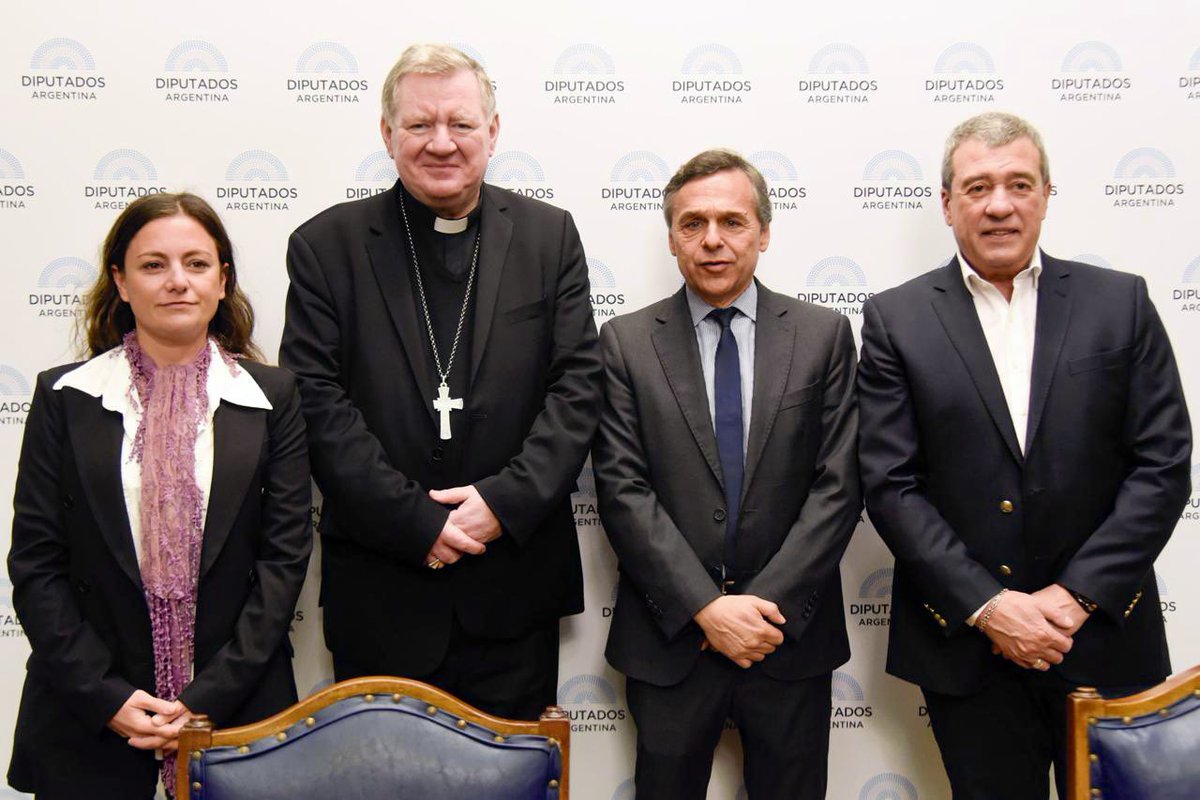 Constituimos en <a href="/DiputadosAR/">Diputados Argentina</a> el Grupo Parlamentario de Amistad con la Santa Sede-Vaticano.
En este primer encuentro de trabajo, recibimos al Nuncio Apostólico Monseñor Miroslaw Adamczyk. Mantener las relaciones bilaterales nos permitirá seguir trabajando por el bien común.