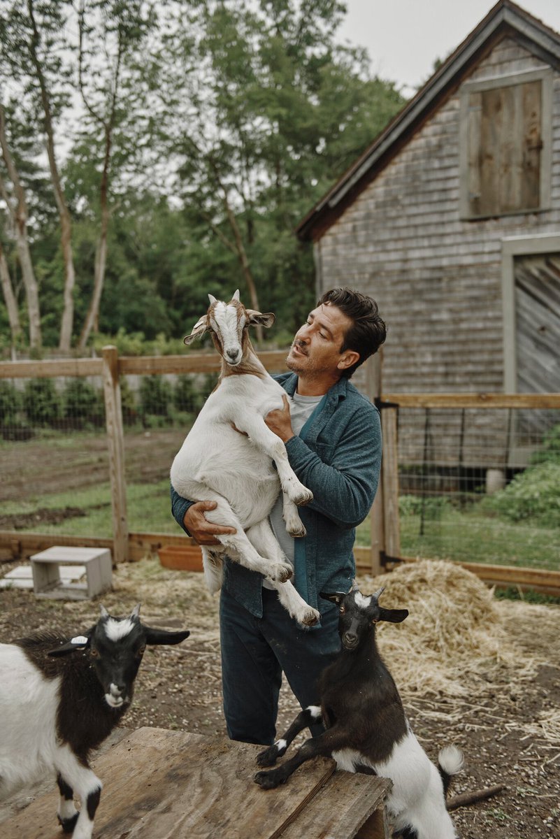 NKOTB's tweet photo. ICYMI: @jonathanrknight is nominated for @people’s Sexiest Handyman! Vote now: https://t.co/WptBw7MqJZ https://t.co/hy7yJeDNsA
