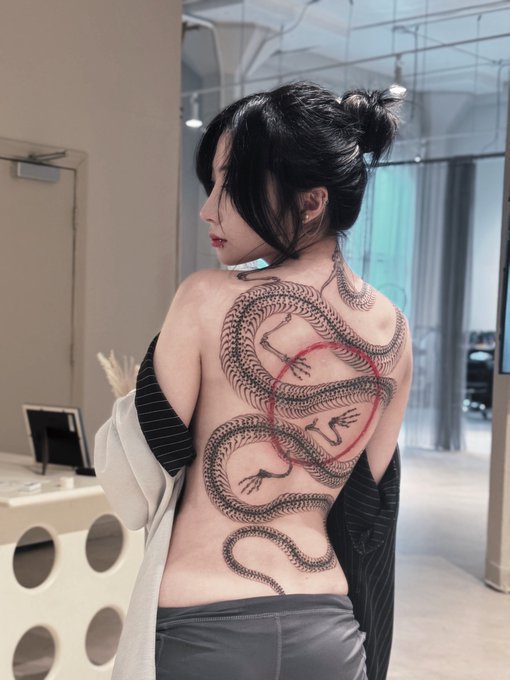 1 pic. Tattoo complete ♥️ Thank you @oozy_tattoo https://t.co/ADddRSTtlA