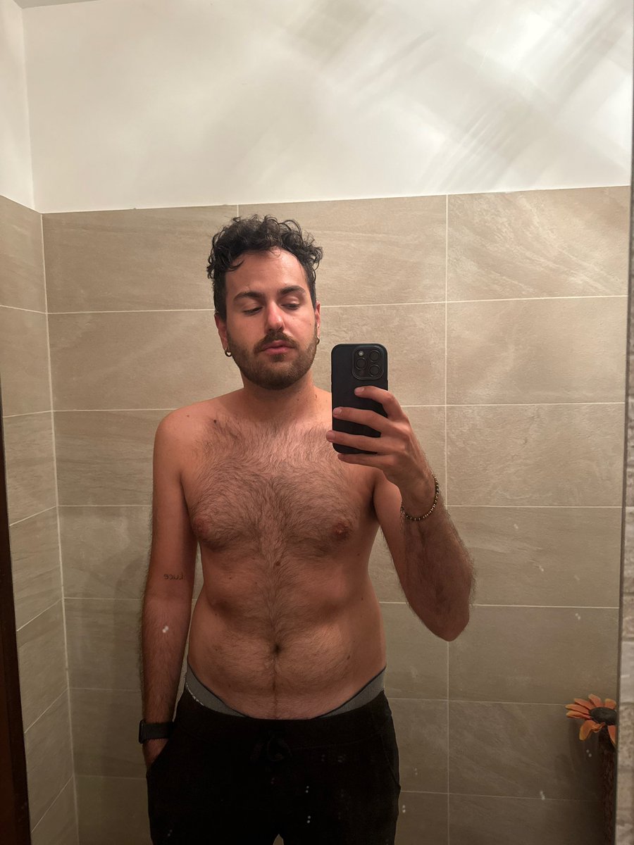 f_g_ts's tweet image. Diciamocelo, il pornobaffo tira sempre 🥸